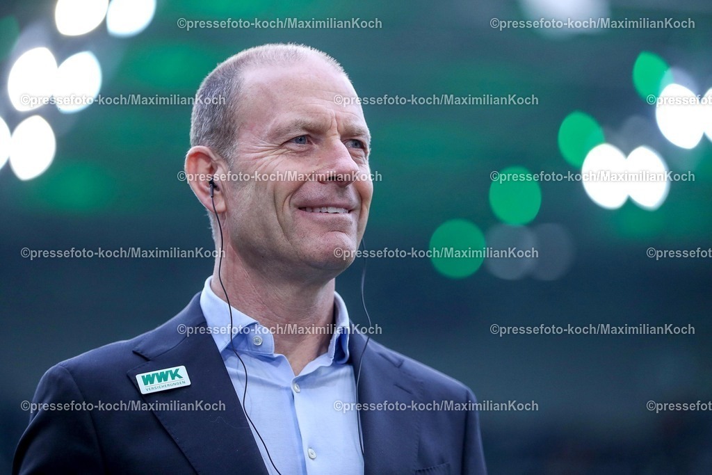 BMG21022501010 | 22.02.2025, Fußball, Borussia Mönchengladbach - FC Augsburg, 1. Fußball Bundesliga, Borussia-Park, Saison 2024 2025: Cheftrainer Jess Thorup (FC Augsburg)DFB regulations prohibit any use of photographs as image sequences and or quasi-video.
