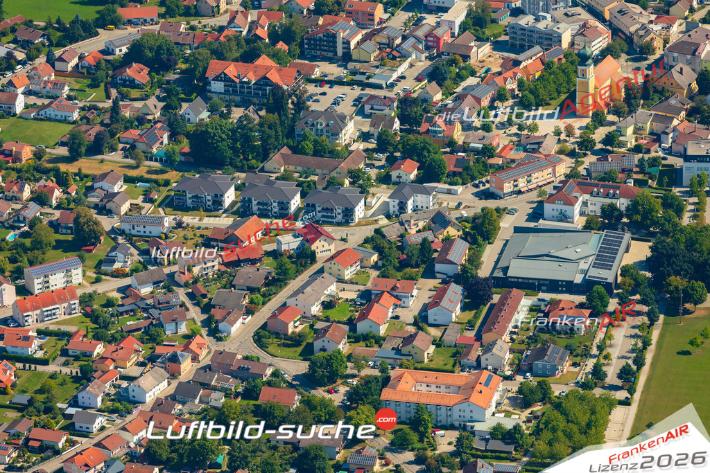 Luftaufnahme der Stadt Pocking - Die Luftaufnahme wurde 2025 vom UL-Flugzeug heraus erstellt ( keine Drohne ) - Hochauflösende Luftaufnahme - für professionelle Ausdrucke geeignet. Die Geschenkidee !Mit Lizenz und Bildrechte bestellbar