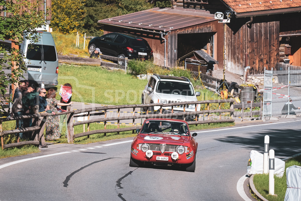 21. Arosa ClassicCar 2025 - 6. =September= 2025 | Michael Scheibler aus Müllheim Dorf (SUI) in einem Alfa Romeo GTA Junior Corsa aus dem Jahre 1968 mit Startnummer 261 am Arosa ClassicCar 2025 in der Kategorie Classic Trophy..@arosaclassiccar, @arosa.official, #arosaclassiccar, #arosa, #76curves, #classiccarBild: Sportfotografie Markus Aeschimann | www.markus-aeschimann.ch - Realisiert mit Pictrs.com