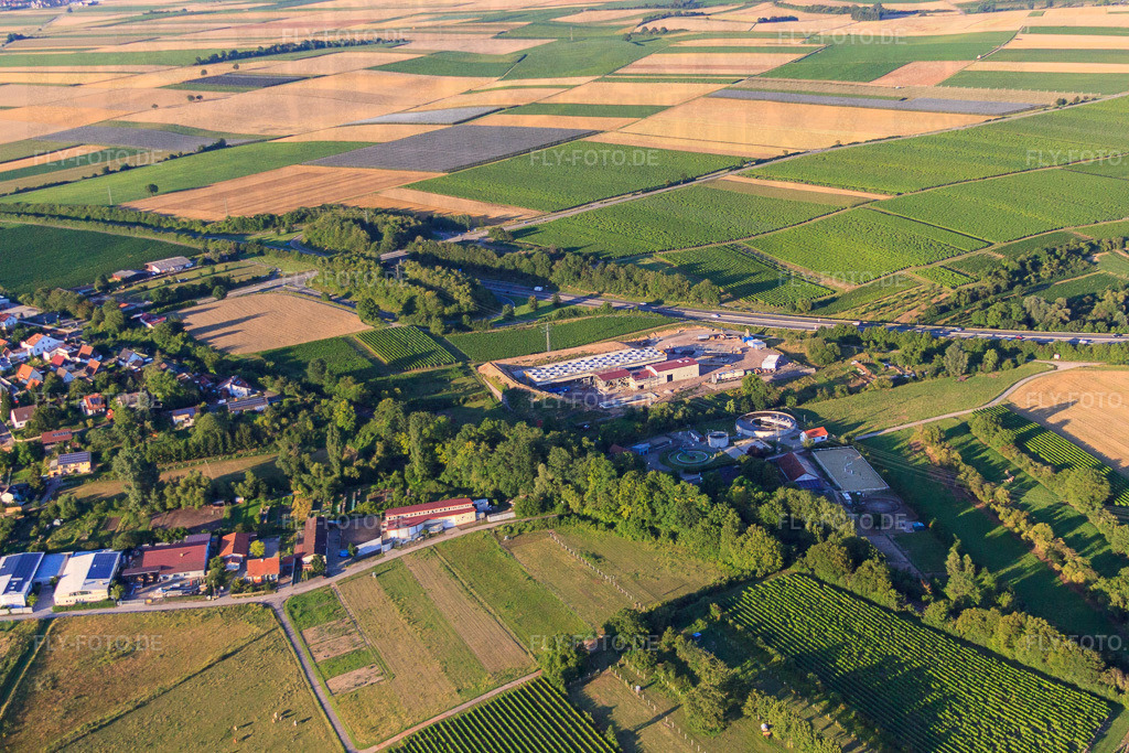 Geothermieanlage der Pfalzwerke geofuture GmbH bei Insheim an der A65 | Luftbild: Geothermieanlage der Pfalzwerke geofuture GmbH bei Insheim an der A65 in Insheim im Bundesland Rheinland-Pfalz in Deutschland. Foto: IMG_51064.jpg vom 22.07.2012 durch Werner Riehm/FLY-FOTO.de - Realisiert mit Pictrs.com