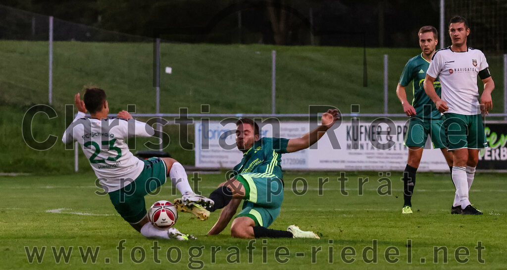 2023-09-01_083_FC_Schwaig_gegen_TSV_Gruenwald | Oberding, Deutschland, 01.09.2023:
Fußball, Landesliga Südost 2023 / 2024, 9. Spieltag, FC Schwaig gegen TSV Grünwald, Endergebnis: 3:1

Maximilian Hellinger (FC Schwaig, #23), Markus Kreuzeder (TSV Grünwald, #4)

Foto: Christian Riedel / fotografie-riedel.net