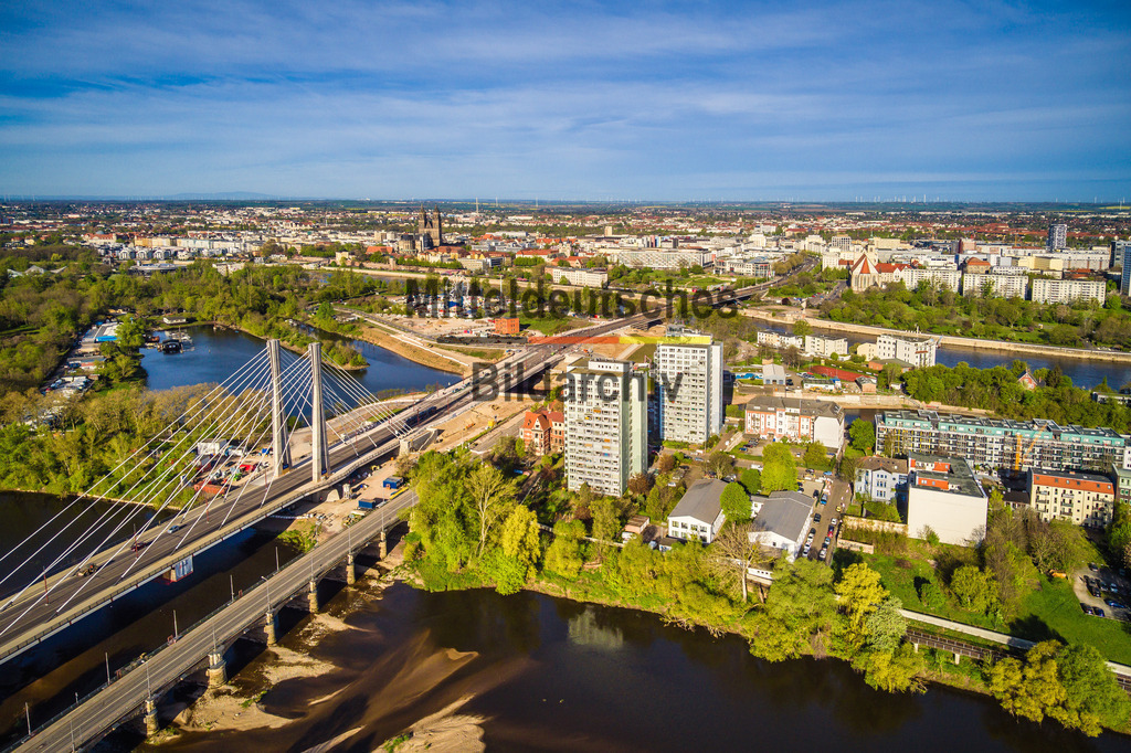 Luftbild Magdeburg Pylonbrücke Alte Elbe Werder-0029 | Luftbild Magdeburg Pylonbrücke Alte Elbe Werder und Badestraße - Realisiert mit Pictrs.com