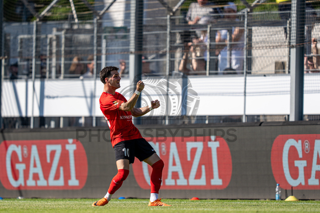 Stuttgarter Kickers vs. SG Sonnenhof Großaspach, Fussball, WFV-Pokal, Finale, 23.05.2026 | Mert Tasdelen (SG Sonnenhof Großaspach, #10) jubelt mit seinem Team nach dem Treffer zum 1:3,Stuttgarter Kickers vs. SG Sonnenhof Großaspach, Fussball, WFV-Pokal, Finale, 23.05.2026