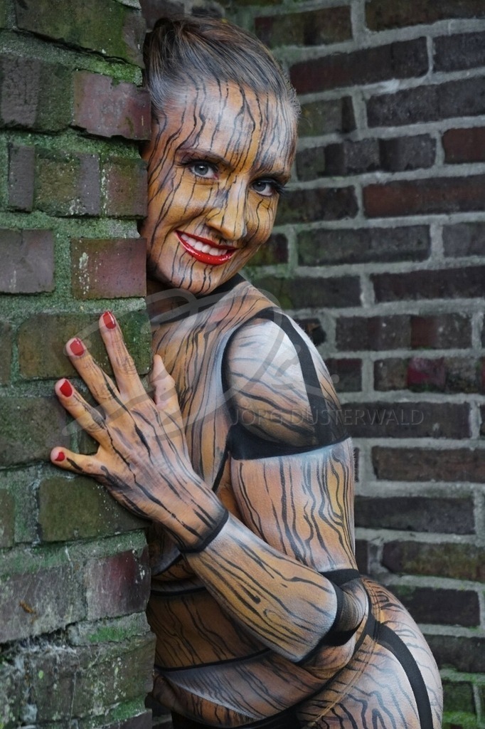 Bodypainting-HOLZ_2341 | #005 | Modell: Pola | Foto: Carsten Korwes - Realisiert mit Pictrs.com