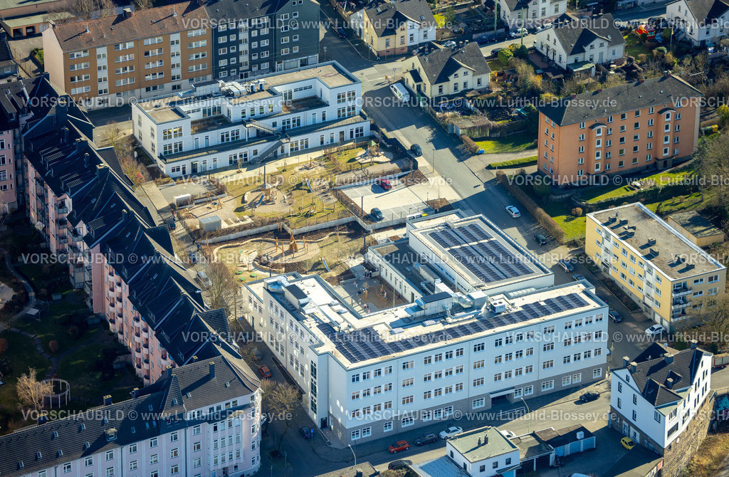 Hagen250302650 | Luftbild, Wohnsiedlung und Spielplatz Neugestaltung mit Baustelle zwischen Grundschule Wehringhausen und städt. Kita Kindergarten Lange Straße, Wehringhausen, Hagen, Ruhrgebiet, Nordrhein-Westfalen, Deutschland