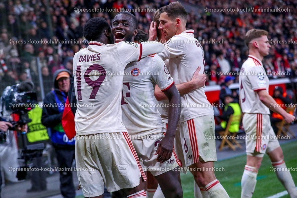 UCL11032502464 | 11.03.2025, Fußball, UEFA Champions League, Bayer 04 Leverkusen - FC Bayern München, Achtelfinale Rückspiel, BayArena, Saison 2024 2025: Torjubel nach dem 2:0 durch Torschütze Alphonso Davies (FC Bayern #19). Zusammen mit Dayot Upamecano (FC Bayern #2)DFB regulations prohibit any use of photographs as image sequences and or quasi-video.