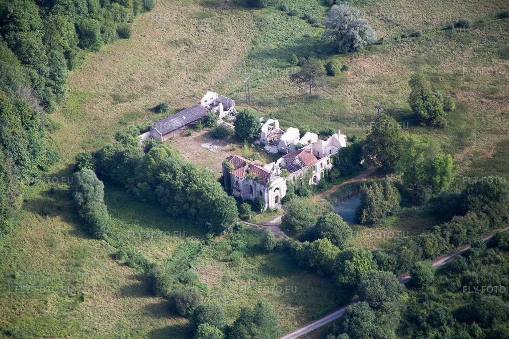 Vue aérienne: Abbaye de L'Étanche à Lamorville dans le département Meuse, France. Photo: IMG_083321.jpg prise le 12/07/2015 par Werner Riehm/FLY-FOTO.eu – Résolution de l'original: 5472 x 3648 px