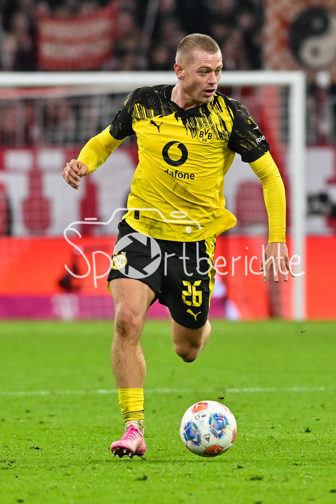 FC Bayern München - Borussia Dortmund | MUNICH, GERMANY - with ball Julian RYERSON (Borussia Dortmund 26) during the bundesliga match between FC Bayern Munich vs. Borussia Dortmund on matchday 7 at Allianz Arena on October 18, 2025 in Munich, Germany / DFL REGULATIONS PROHIBIT ANY USE OF PHOTOGRAPHS AS IMAGE SEQUENCES AND/OR QUASI-VIDEO