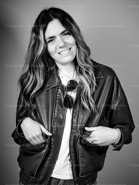 16.9.24-Alex Studio_carlherrlich (53) | High End Portraits. Einzelportrait Paarportrait Gruppenportrait Künstlerportrait Bandportzait Bühnenfotografie Fashion Lifestyle Urbanlife  - Realisiert mit Pictrs.com