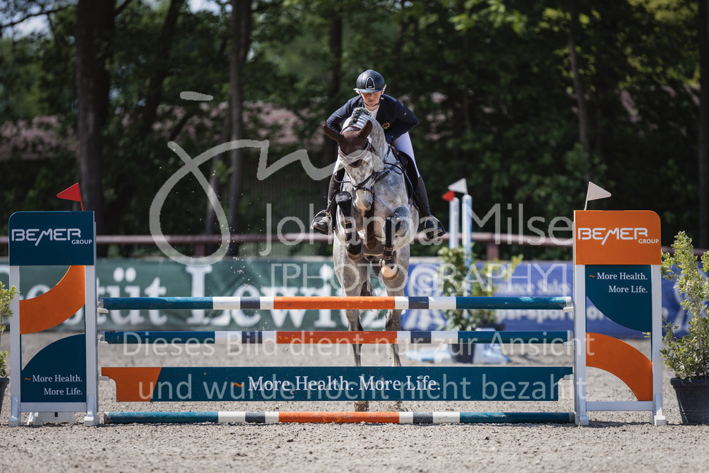 230516_Mühlen_03SprPf-A-318 | Deine schönsten Turniermomente als professionelle Fotos! Entdecke hochwertige Pferdesport-Fotografie im Online-Shop. Jetzt Fotos finden & bestellen!