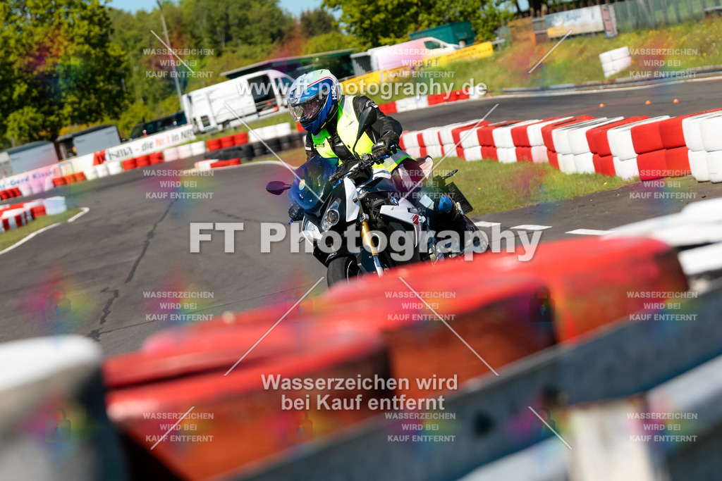 Moto-TeamOBK-21724 | Hier findet Ihr Bilder von Touristenfahrten auf der Nürburgring Nordschleife oder von anderen Veranstaltungen die ich besucht habe. Viel Spass beim Durch Schauen 