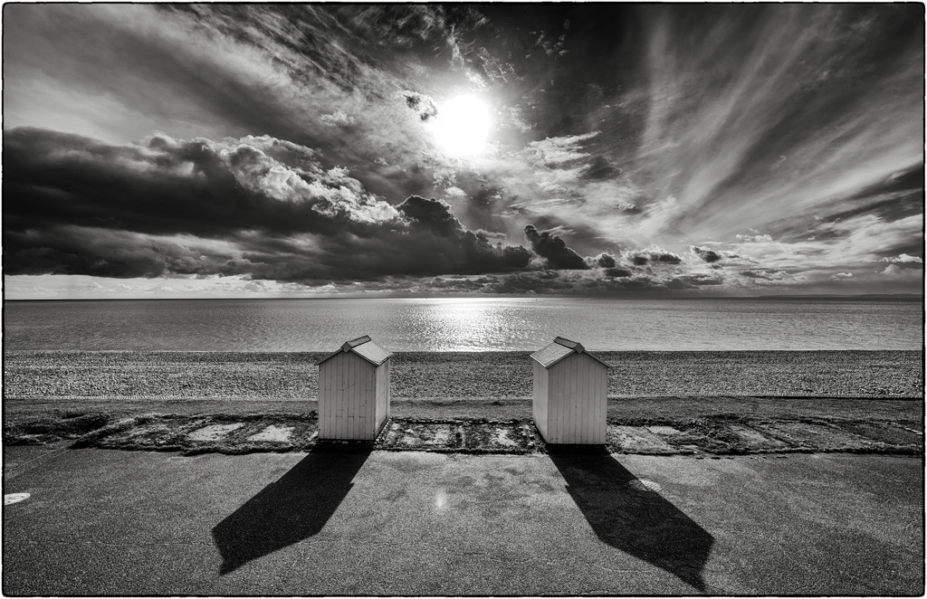 remnants of summer | reste des sommers | Offenbar werden vielerorts in England die Badehäuschen im Herbst entfernt und eingewintert. Es war überaus reizvoll, die beiden übrig gebliebenen zu fotografieren, in dem schönen Gegenlicht und den langen Schatten.
Budleigh Salterton, Devon
-----------------------------------------------
Apparently, in many places in England, the bathing houses are removed and wintered in autumn. It was delightful to photograph the two that remained, in the beautiful backlight and long shadows.
Budleigh Salterton, Devon
-----------------------------------------------
Dieser Druck ist in einer limitierten Auflage von 5 Exemplaren erhältlich. 
This print is available in a limited edition of 5 copies. 
http://art.hess.photography/39-reste-des-sommers.html - Realisiert mit Pictrs.com