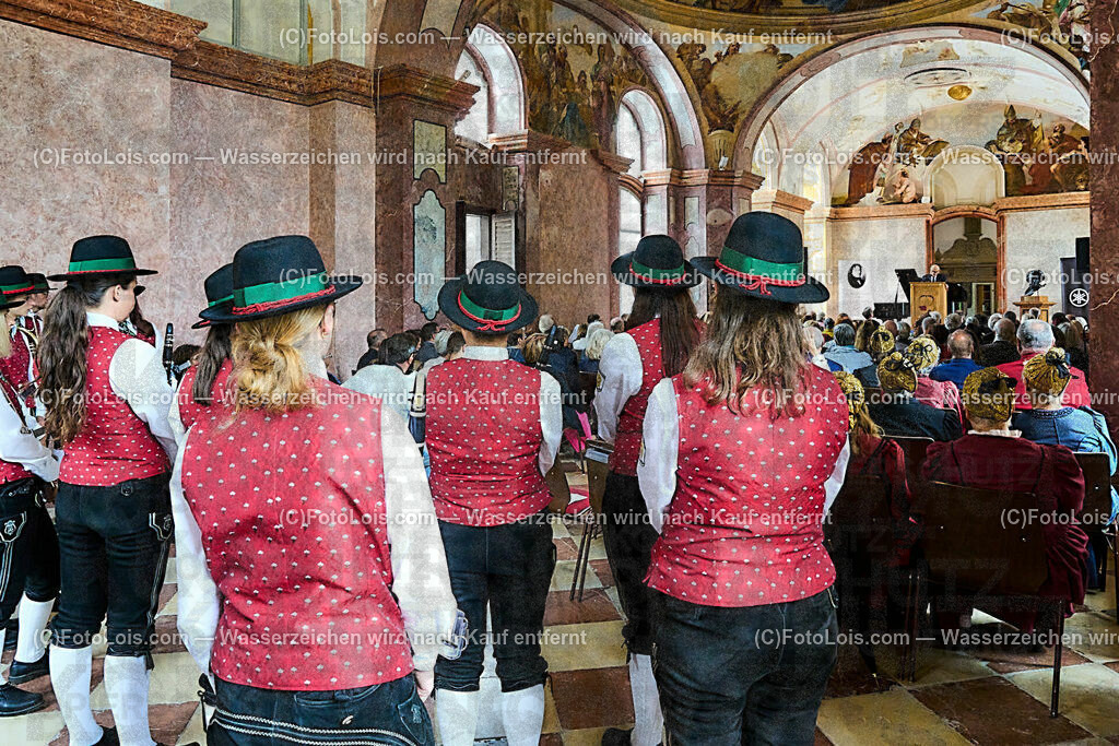 ALP0160_XXXIX_Chopin-Festival_Eroeffnung | (C)FotoLois.com, Alois Spandl, XXXIX. internationales CHOPIN-Festival in der Kartause Gaming, Eröffnung des Festivals mit Einmarsch der Goldhaubengruppe Lackenhof mit der Musikkapelle Gaming sowie den Ehrengästen und Eröffnungsansprachen in der Barockbibliothek, Fr 4. August 2023.
