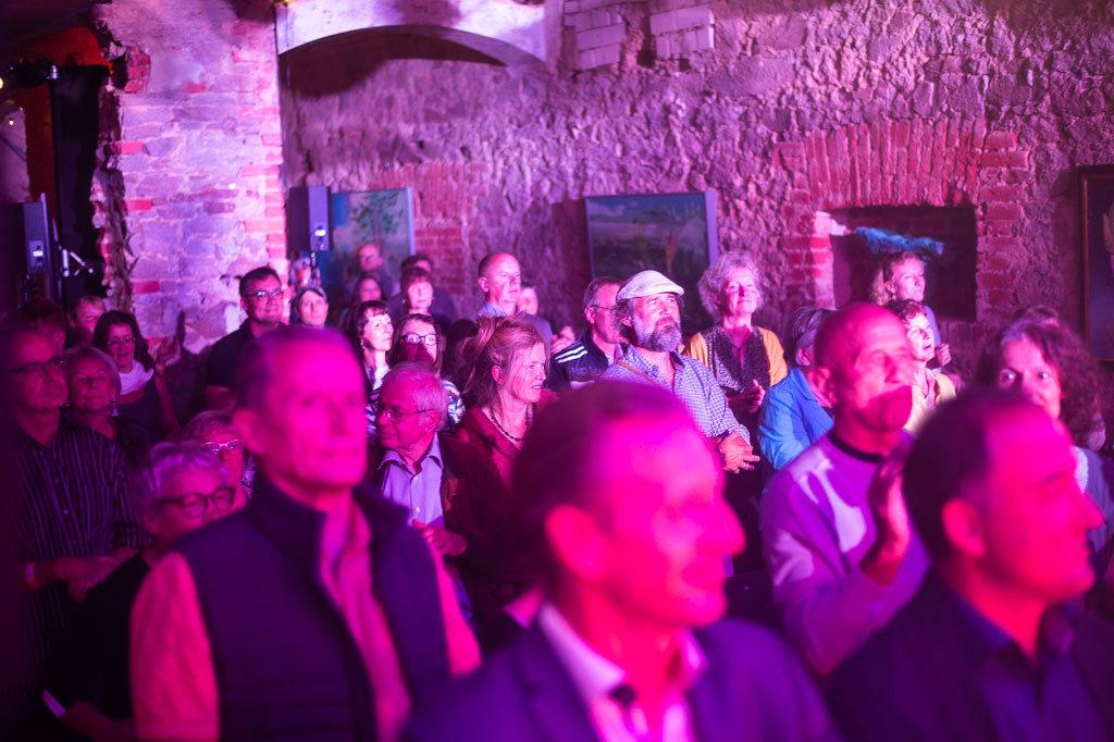 Tango meets Cuba | Tango meets Cuba mit den Klazz Brothers & Cuba Percussion im Forte Belvedere Leisnig zum Festival Hallo Leisnig 2022. - Realisiert mit Pictrs.com