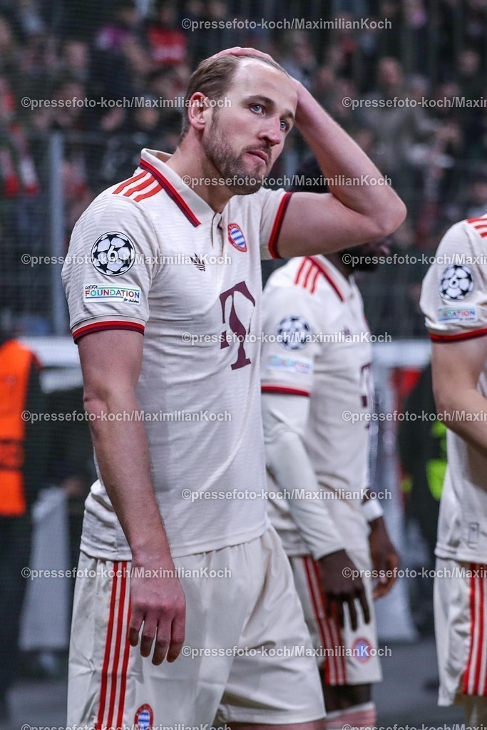 UCL11032501098 | 11.03.2025, Fußball, UEFA Champions League, Bayer 04 Leverkusen - FC Bayern München, Achtelfinale Rückspiel, BayArena, Saison 2024 2025: Torjubel nach dem 1:0 durch Torschütze Harry Kane (FC Bayern #9)DFB regulations prohibit any use of photographs as image sequences and or quasi-video.