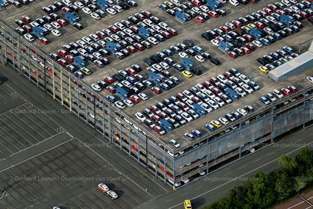 4030608 | BREMERHAVEN 01.06.2020 Containerterminal im Containerhafen des Überseehafen Am Nordhafen in Bremerhaven im Bundesland Bremen. // Container Terminal in the port of the international port Am Nordhafen in Bremerhaven in the state Bremen. Foto: Gerhard Launer