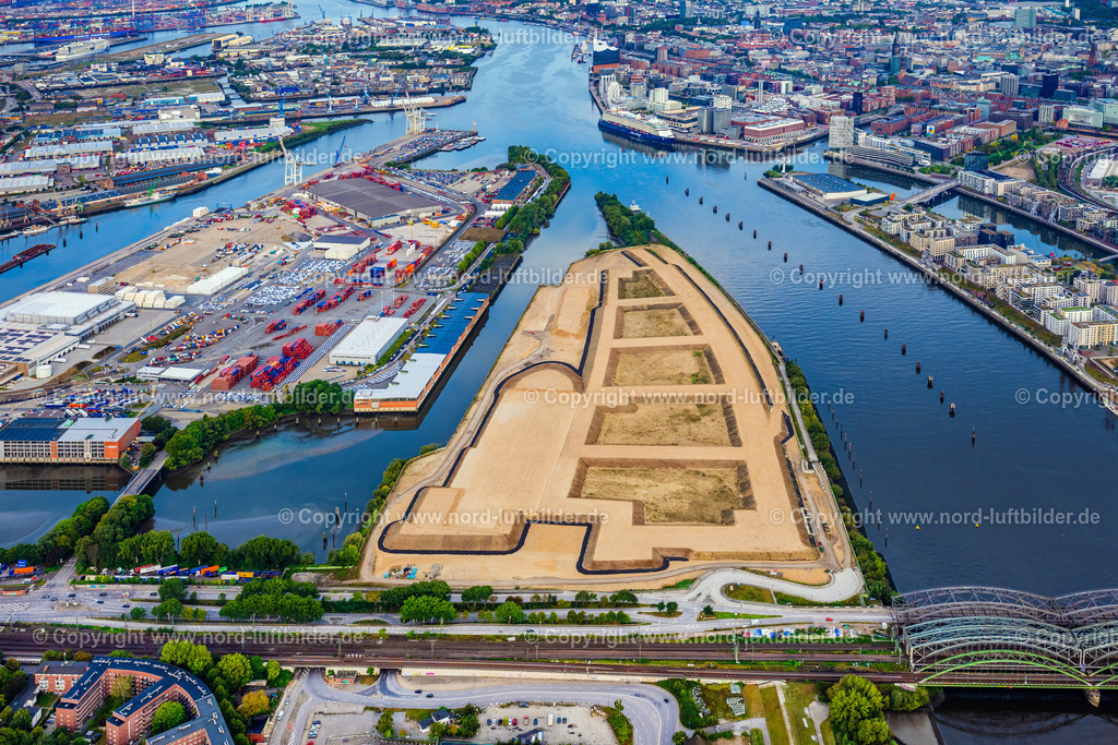 Hamburg_Kleiner_Grasbrook_ELS_6628200925 | HAMBURG 20.09.2025 Abriß- und Erdarbeiten auf dem Gelände der ehemaligen Logistikzentrum- Ruine Überseezentrum am Schuhmacherwerder - Moldauhafen im Ortsteil Kleiner Grasbrook in Hamburg, Deutschland. Weiterführende Informationen bei: EGGERS Tiefbau GmbH,  HPA Hamburg Port Authority,  Hamburger Hafen und Logistik Aktiengesellschaft. // Demolition work on the site of the former logistics center ruin Ueberseezentrum on Schuhmacherwerder - Moldauhafen in the district Kleiner Grasbrook in Hamburg, Germany. Further information at: EGGERS Tiefbau GmbH,  HPA Hamburg Port Authority,  Hamburger Hafen und Logistik Aktiengesellschaft. Foto: Martin Elsen