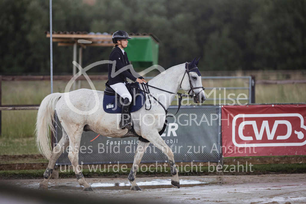 240630_LüPfSpTa_2PhM1-Spr-114 | Deine schönsten Turniermomente als professionelle Fotos! Entdecke hochwertige Pferdesport-Fotografie im Online-Shop. Jetzt Fotos finden & bestellen!