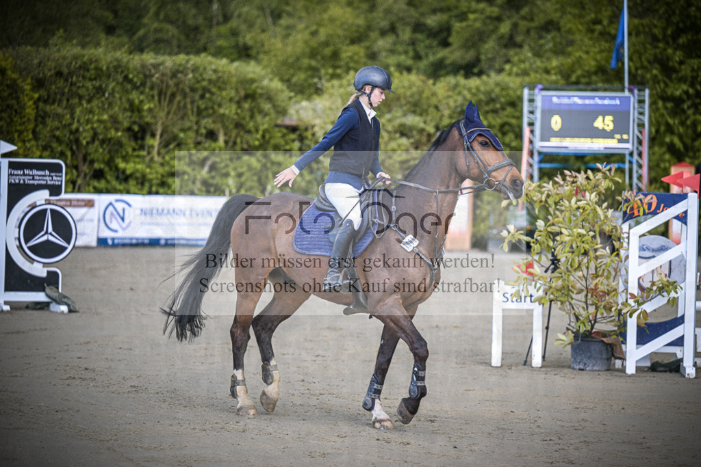 DOS_0559 | Entdecke hochwertige Reitturnierfotos von Foto Oger. Professionell, emotional und authentisch – jetzt Lieblingsmomente im Shop bestellen.Deutschlandweite Turnierfotografie. - Realisiert mit Pictrs.com