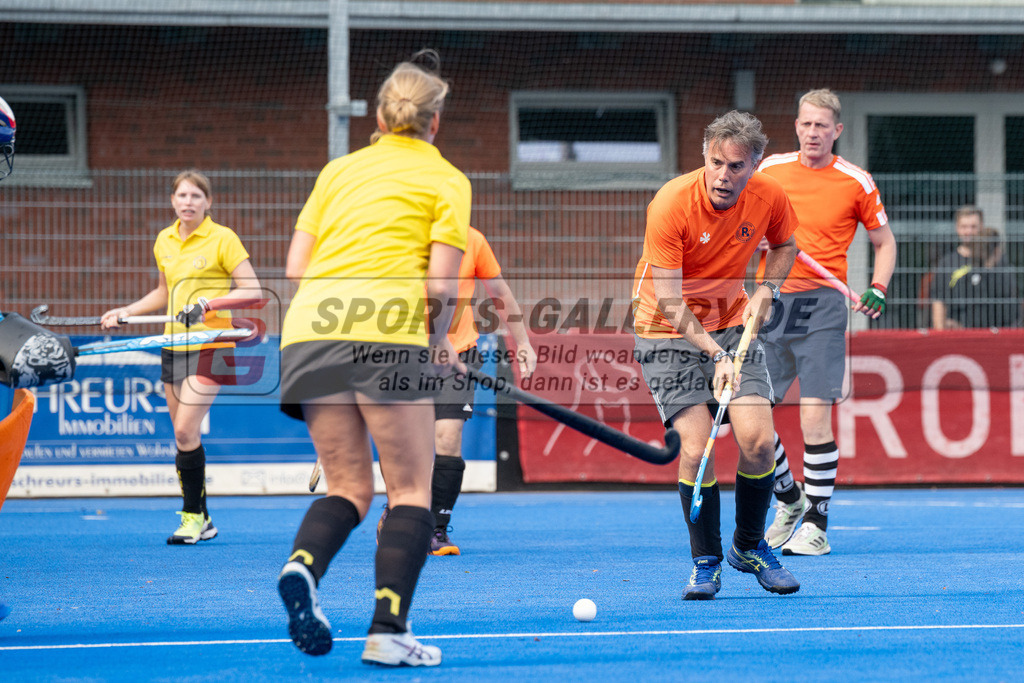 SFE_20240817_0148 | Krefeld, Deutschland, 17.08.2024:  European Cup for Recreational Hockey Players im KTHC Stadion Rot-Weiss Köln Tennis and Hockey Club am 17.08.2024 in Krefeld, Deutschland. (Foto von Stephan Fehrmann)Krefeld, Germany, 17.08.2024: European Cup for Recreational Hockey Players in KTHC Stadion Rot-Weiss Köln Tennis and Hockey Club at 17.08.2024 in Krefeld, Deutschland. (Foto from Stephan Fehrmann)