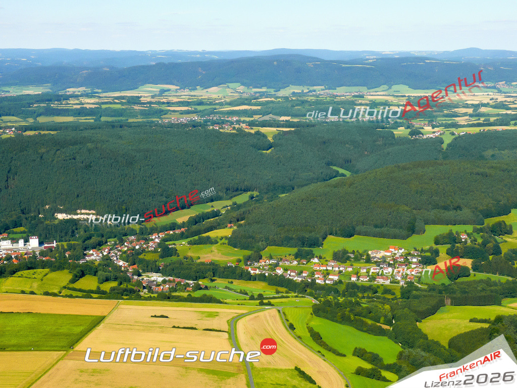 Die Luftaufnahme der Stadt Weissenbrunn wurde vom UL-Flugzeug heraus erstellt ( keine Drohne )- hohe Auflösung für beste Qualität