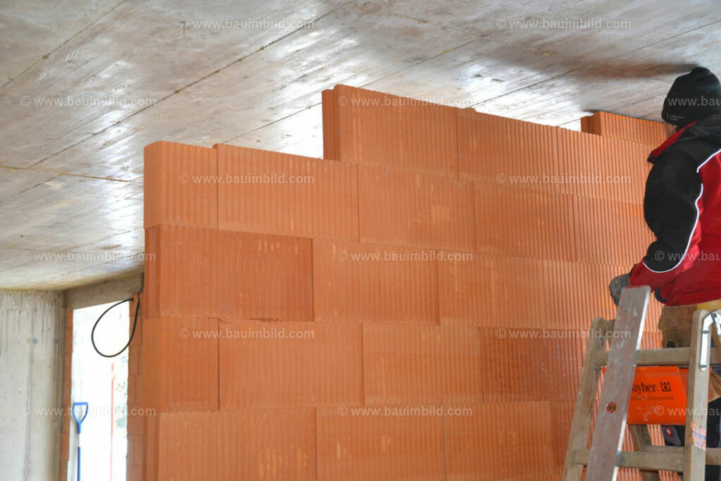 bib-lg07-mauerarbeiten-0205 | Nach LV-Leistungsgruppen sortierte Detailfotos über den Bau eines Hauses. Alle Hausbau-Bilder direkt vom Urheber und Autor der Website Haus-Selber-Bauen.com