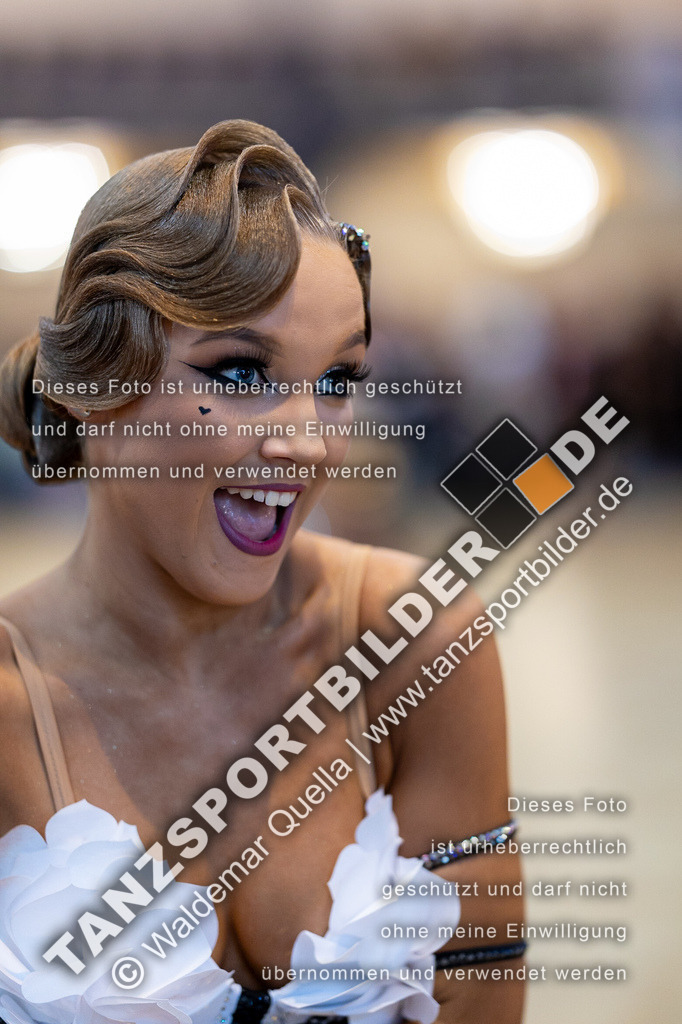 20230812-00306 | Hier finden Sie Tanz Bilder vom Latein und Standard Formationen tanzen. Sportbilder vom Tanzsport. Schöne Fotos und von Weltmeisterschaft, Europameisterschaft, Bundesliga, Regionalliga, Oberliga und Landesliga sowie von GOC Stuttgart, DanceComp, WM Bremen