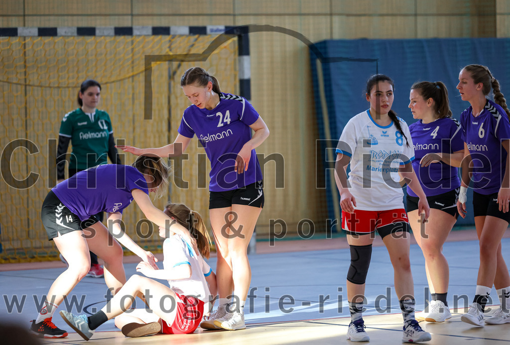 2023-03-18_079_SpVgg_Altenerding_II_gegen_HSG_Freising-Neufahrn_II | Erding, Deutschland, 18.03.2023:
Handball, Bezirksliga Frauen Altbayern 2022 / 2023, 14. Spieltag, SpVgg Altenerding II gegen HSG Freising-Neufahrn II, Endergebnis: 25:27

Katharina Gotz (SpVgg Altenerding, #14), +f17+, Sophie Lößl (SpVgg Altenerding, #24), Eduarta Krasnigi (HSG Freising-Neufahrn, #8), Miriam Deuschle (SpVgg Altenerding, #4), Elisabeth Bauschmid (SpVgg Altenerding, #6)

Foto: Christian Riedel / fotografie-riedel.net