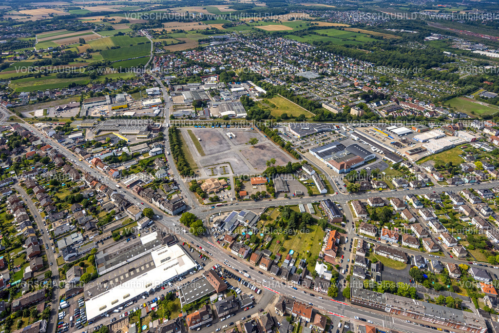Hamm250700923Mitte | Luftbild, Ökonomierat-Peitzmeier-Platz und Wohngebiet, Zentralhallen Hamm Veranstaltungsstätte und Kaufland Supermarkt mit Solardach Solarpaneelen, Mitte, Hamm, Ruhrgebiet, Nordrhein-Westfalen, Deutschland
