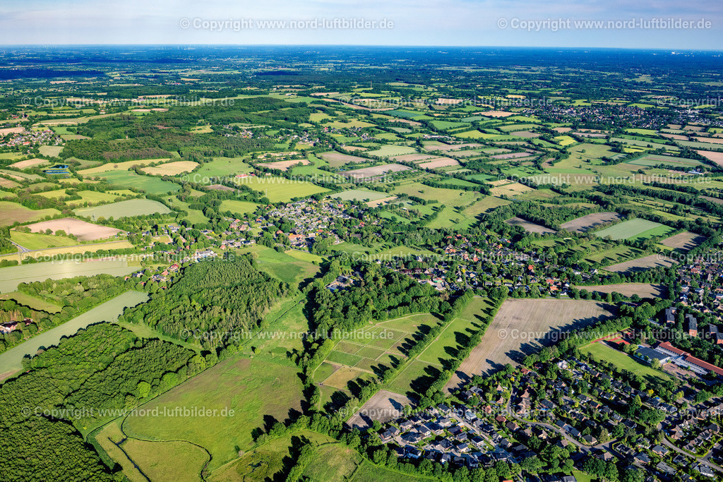 Kaltenkirchen_Oersdorf_ELS_8224030622 | OERSDORF 03.06.2022 Ortsansicht der Straßen und Häuser der Wohngebiete in Oersdorf im Bundesland Schleswig-Holstein, Deutschland. // Town View of the streets and houses of the residential areas in Oersdorf in the state Schleswig-Holstein, Germany. Foto: Martin Elsen