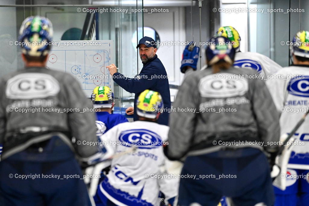 Eistrainig EC VSV mit Headcoach Pierre Allard | Eistrainig EC VSV mit Headcoach Pierre Allard, 1. Eistrainig EC VSV mit Headcoach Pierre Allard am 02.12.2025 in Villach (Stadthalle Villach), Austria, (Photo by Bernd Stefan)
