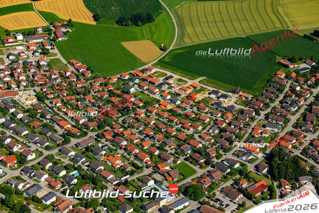 Das Luftbild der Stadt Kirchweidach wurde 2022 vom Flugzeug heraus erstellt (keine Drohnen-Aufnahmen) Aufnahmehöhe ca.450 Meter- hohe Bildauflösung und Druck-Qualität. Garantiert!