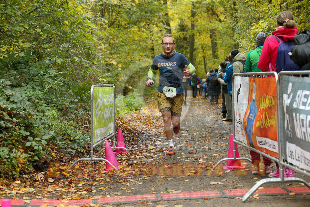 251026_1222_EX1_0215 | Sportfotografie im Rhein-Sieg Kreis, Köln, Bonn, NRW, Rheinland Pfalz, Hessen, etc. Unser Tätigkeitsfeld umfasst den Laufsport vom Volkslauf über den Marathon, Duathlon, Triathon bis zum Ultralauf wie Kölnpfad Ultra oder Schindertrail.