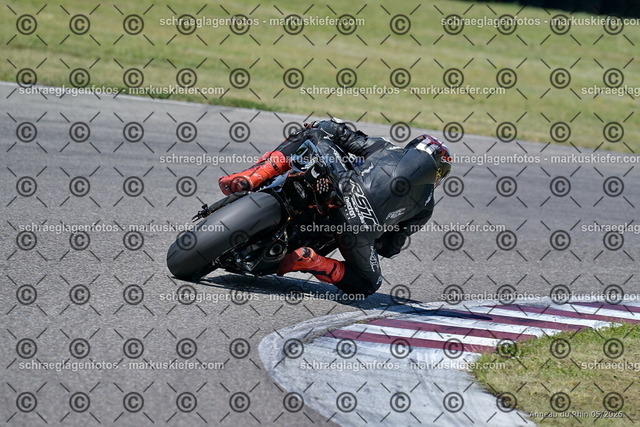 26BT01-1328 | markuskiefer.com - Realisiert mit Pictrs.com