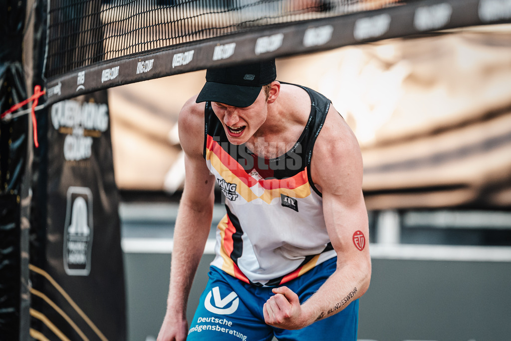 Beachvolleyball | Männer | Queen and King of the Court | Hamburg | 31.05.2024 | Philipp Huster ballt vor Freude die Faust