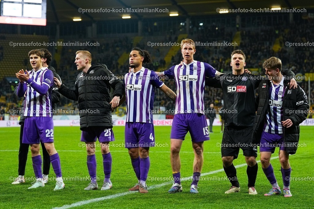 xYDRx17012601082 | 17.01.2026, xydrx, Fußball, 3.Liga, TSV Alemannia Aachen - VfL Osnabrück, Saison 2025 2026, Tivoli:  Bernd Riesselmann (VfL Osnabrück #22) Niklas Wiemann (VfL Osnabrück #25) Yigit Karademir (VfL Osnabrück #4) Bjarke Jacobsen (VfL Osnabrück #15) Lukas Jonsson (VfL Osnabrück #21) bejubeln den 3:0 Sieg      DFB regulations prohibit any use of photographs as image sequences and or quasi-video. Photo: xYannisxDreimannxPressefotoKochx