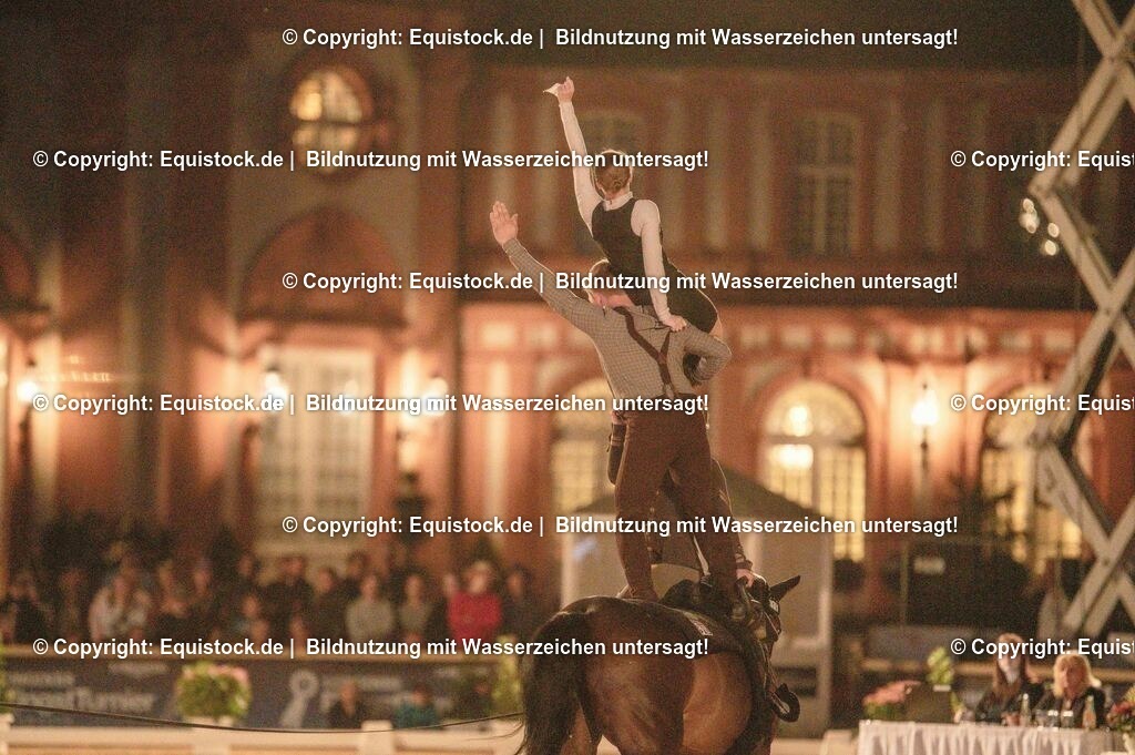 20230527_Voltigieren_NASPA_Flutlicht_1228 | equistock