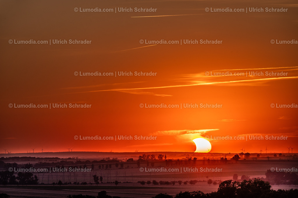 10049-14174 - Sonnenfinsternis am Huy | Stockfoto und Bilderpool mit Bildmaterial aus Deutschland, dem Harz, Halberstadt, Quedlinburg, Wernigerode und weltweit. Qualitativ hochwertige und professionelle Fotos anschauen und kaufen. - Realisiert mit Pictrs.com