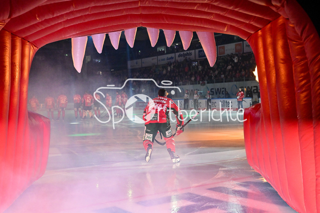 Augsburger Panther - Iserlohn Roosters | der Einlauf der Augsburger Panther beim Heimspiel gegen Iserlohn - im Bild aev24 / Penny DEL: Augsburger Panther - Iserlohn Roosters; Curt Frenzel Stadion am 21.09.2025