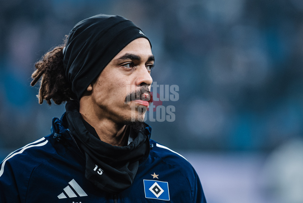 Fußball | Männer | Saison 2025/2026 | 1. Fußball-Bundesliga | 13. Spieltag | Hamburger SV vs. SV Werder Bremen | 07.12.2025 | Yussuf Poulsen (#15, HSV) beim Aufwärmen