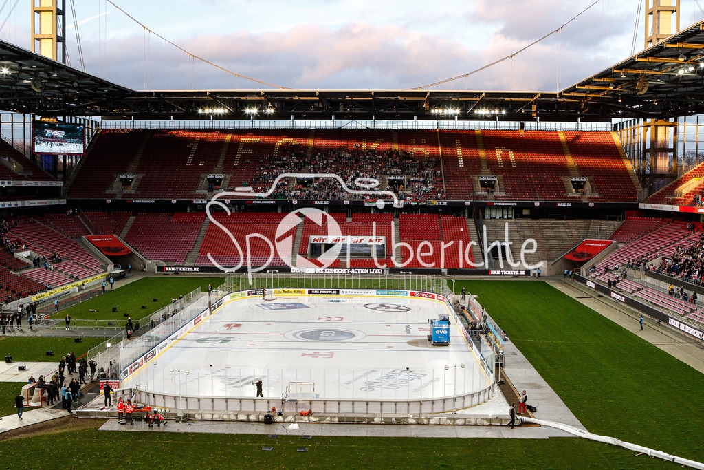 Kölner Haie - Augsburger Panther | Das Rheinenergiestadion vor der DEL Partie zwischen den Haien und den Panthern / Stadion / Stadionfoto / im Hintergrund die Fans aus Augsburg