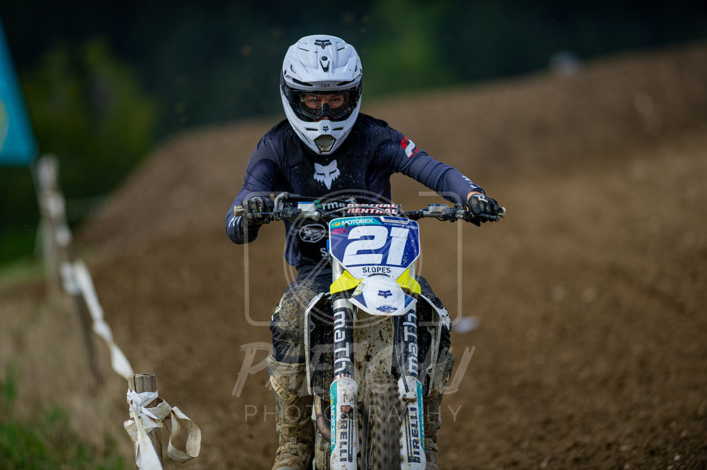 Lady (211) | Paeschuphoto Shop - Wer nicht sucht der auch nicht findet.Ob Motocrossbilder oder von einem besuchtem Spiel, Hauptsache Action. - Realisiert mit Pictrs.com