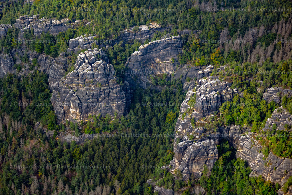 4060640 | PORSCHDORF 07.09.2021 Felsen- Massiv und Gesteinsformation " Rauschenstein " in Porschdorf Elbsandsteingebirge im Bundesland Sachsen, Deutschland. // Rock massif and rock formation " Rauschenstein " in Porschdorf Elbe Sandstone Mountains in the state Saxony, Germany. Foto: Gerhard Launer