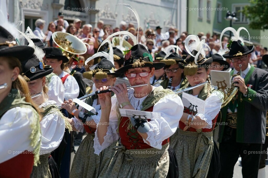 25d-EHRWALD-Bundesmusikfest-2023-Juni16-Reutte-DSC06690 | Info aus dem Bezirk Reutte/Ausserfern Tirol sowie eine umfangreiche Bilddatenbank über die gesamte Region: Lechtal, Talkessel Reutte, Tannheimertal, Zwischentoren. Lech, Plansee, Zugspitze, Grenztunnel, B179, Fernpassstraße, Verkehr, Lawinen, Tradition, - Realisiert mit Pictrs.com