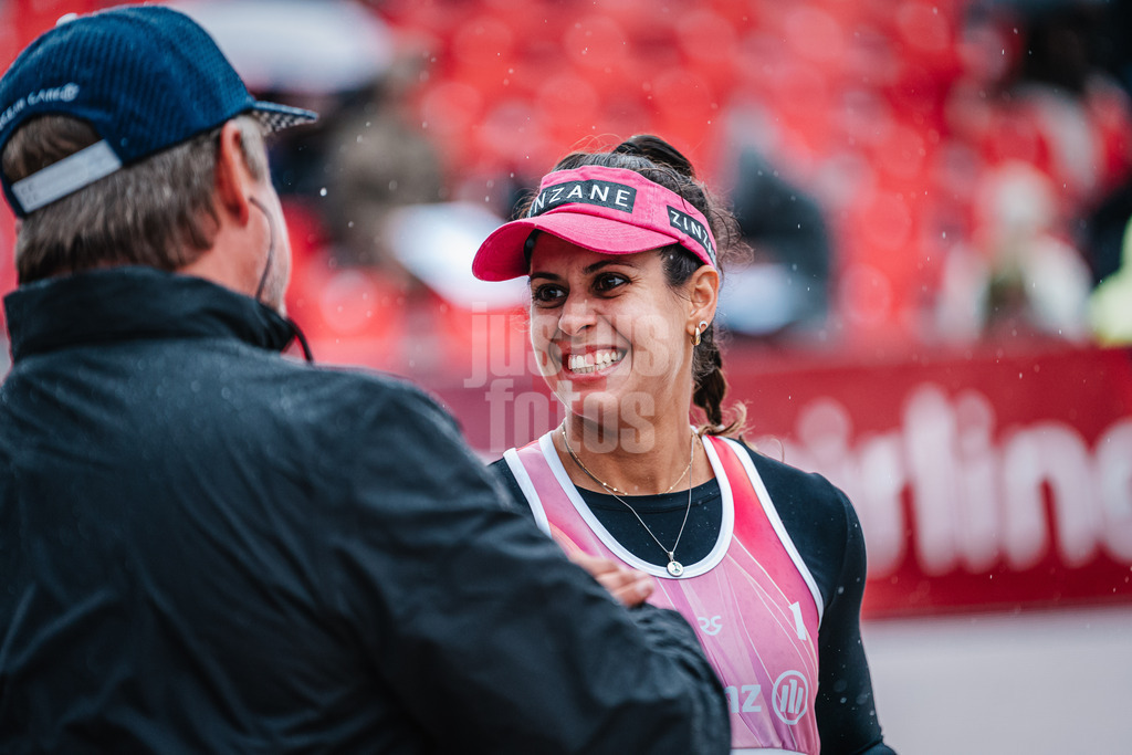 Beachvolleyball | Frauen | German Beach Tour 2024 | Tourstop Bremen | 08.06.2024 | Andressa Cavalcanti Ramalho (BRA) beim Münzwurf
