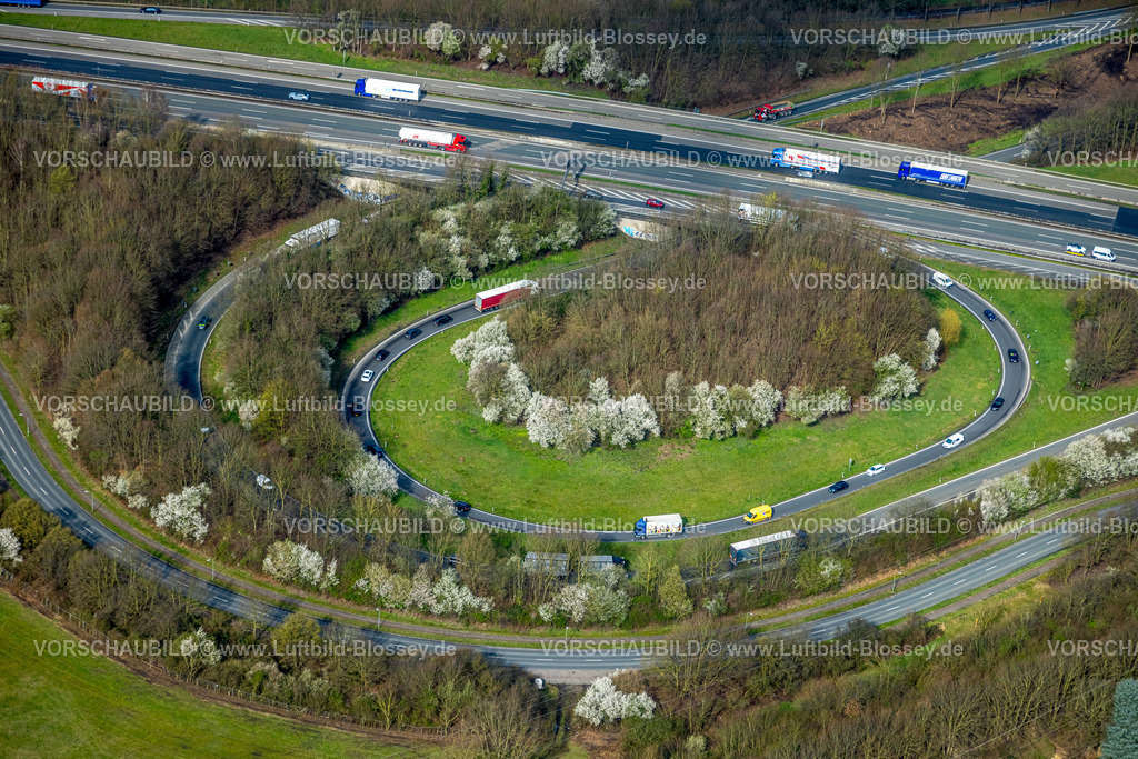 Bottrop260306476 | Luftbild, Autobahn A2 Dreieck Bottrop, Ausfahrt-Kreisel und blühende Bäume, Stadtwald, Bottrop, Ruhrgebiet, Nordrhein-Westfalen, Deutschland