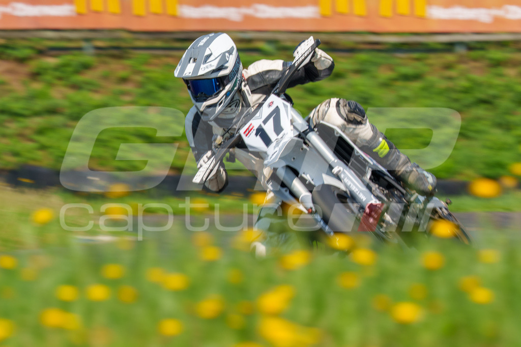G-Cup + Supermoto Staatsmeisterschaft + Hungarian Supermoto Championship | GRIPcapture steht für authentische Sportfotografie in Österreich – für Momente, die mehr sind als Geschwindigkeit oder Ergebnis. Es geht um Emotion, Spannung, Fokus und den Augenblick, der oft nur einen Wimpernschlag dauert.Ob Motorsport, Teamsport oder 