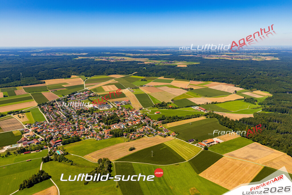 Luftaufnahme von Aying - Die Luftaufnahme wurde 2025 vom UL-Flugzeug heraus erstellt ( keine Drohne ) - Hochauflösende Luftaufnahme - für professionelle Ausdrucke geeignet. Die Geschenkidee !Mit Lizenz und Bildrechte bestellbar