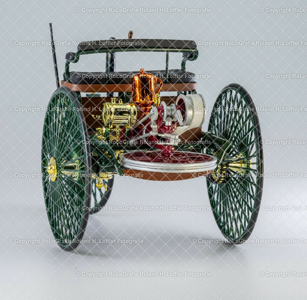 Fahrzeug_47 | Modellfahrzeug in Modellandschaft - Realisiert mit Pictrs.com