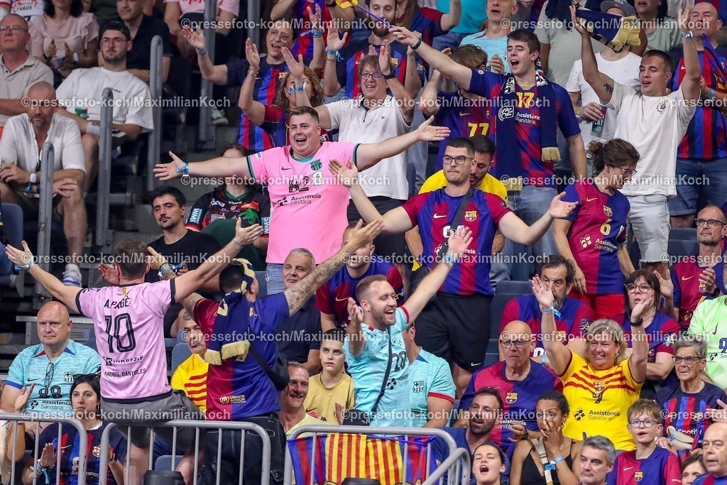 KoeEHF14062502133 | 14.06.2025, Handball, Halbfinale TruckScout24 EHF FINAL4, LANXESS arena Köln, FC Barcelona - SC Magdeburg: Feature Fans von Barca auf der Tribüne